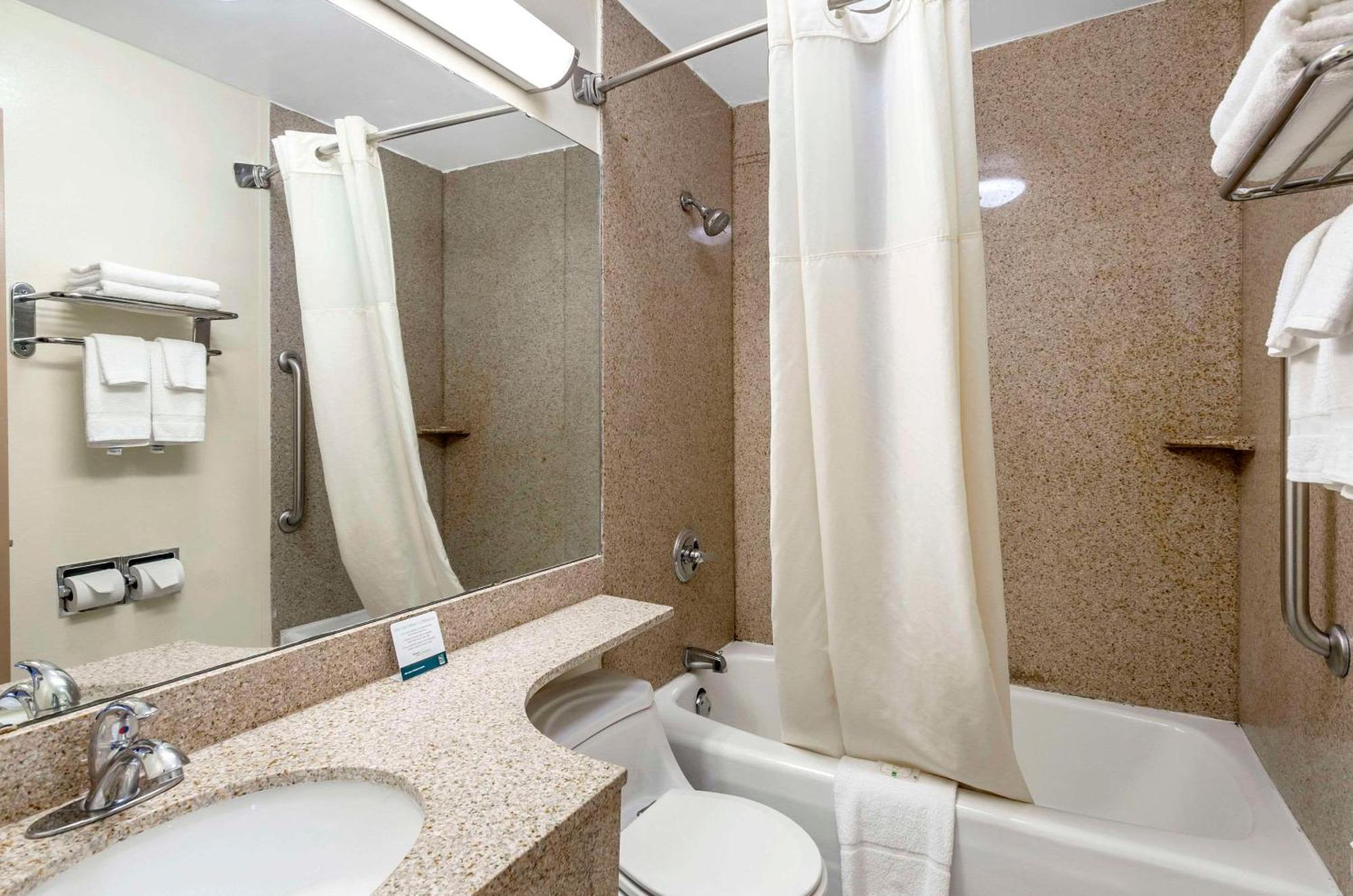 Quality Inn Waynesboro - Skyline Drive Bagian luar foto
