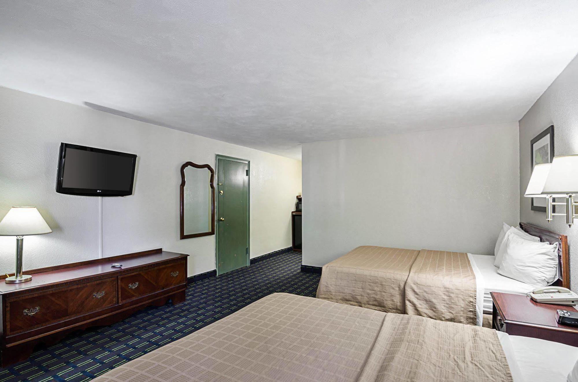 Quality Inn Waynesboro - Skyline Drive Bagian luar foto